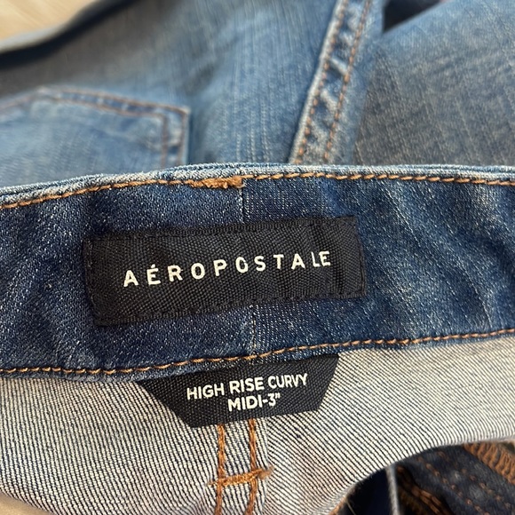 Curvy jean shorts from Aeropostale! - Picture 3 of 4